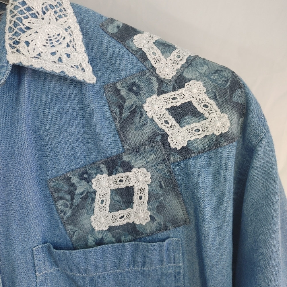 Blue Diamond Virginia Beach Denim Shirt M Lace Applique Vintage Chambray Cottage - Picture 5 of 14